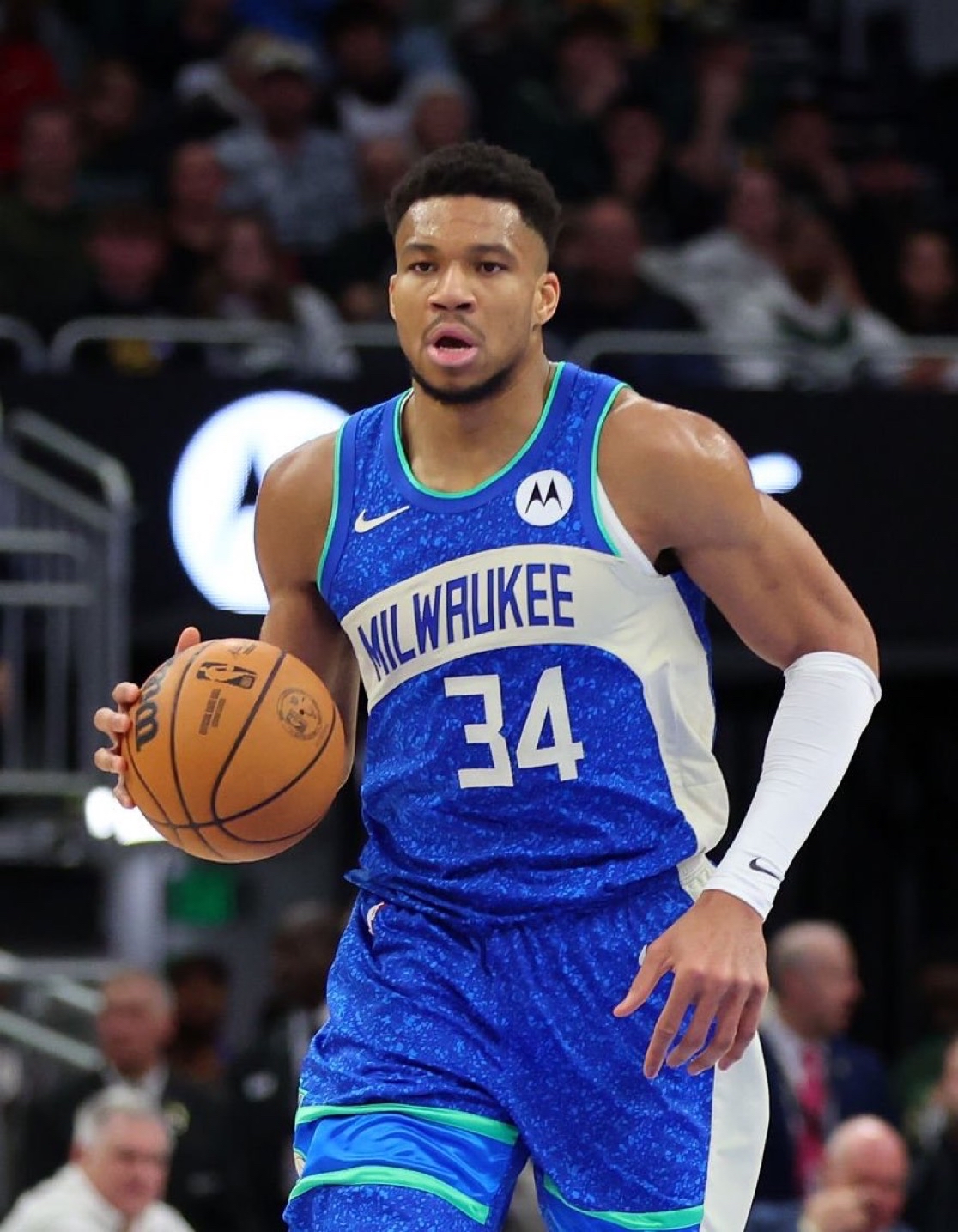 开云-阿德托昆博被誉为篮球界的未来之星，展现出惊人的实力的简单介绍